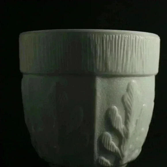 🔴🌺🌸VINTAGE RARE FTD WHITE MILK GLASS 1975 OAK LEAF COLLECTIBLE DECOR VASE - Picture 4 of 4